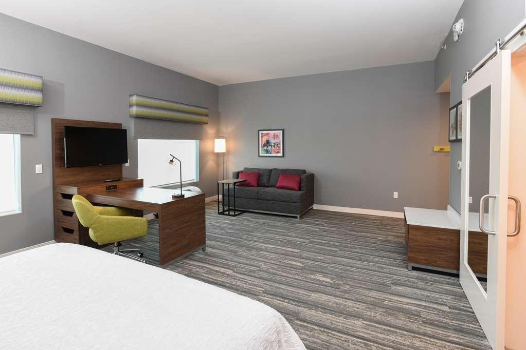 Hampton Inn & Suites Cincinnati Liberty Township West Chester Room photo