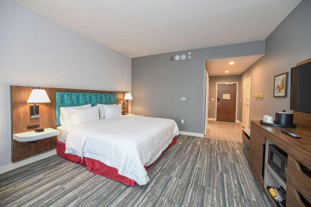 Hampton Inn & Suites Cincinnati Liberty Township West Chester Room photo